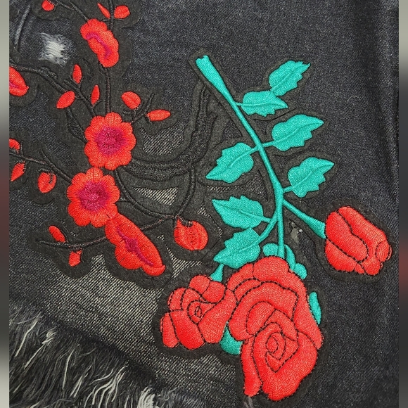 Fashion Nova Denim Shorts Size S - Picture 10 of 13